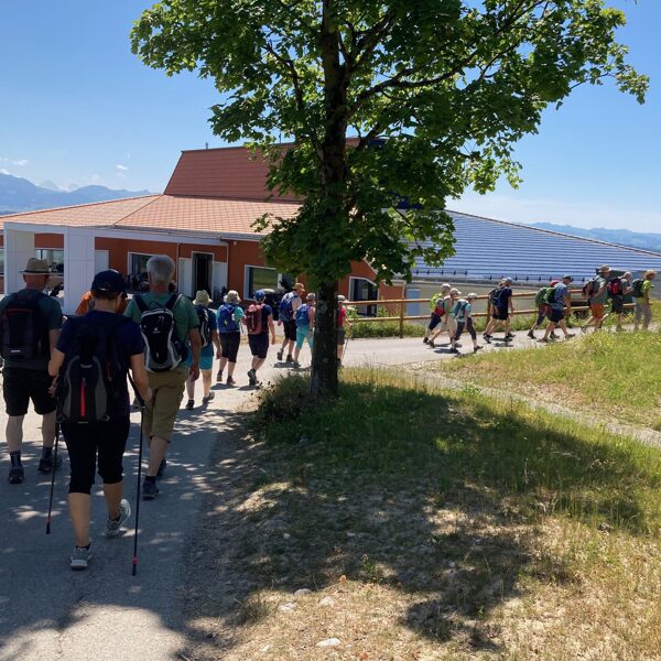 am Golfclub-Haus vorbei