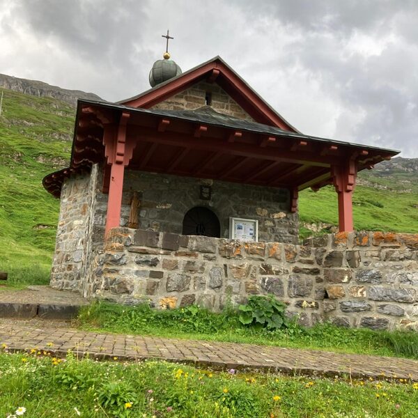 neue Kapelle auf dem Klausenpass
