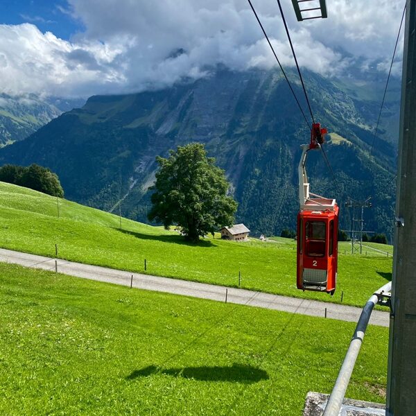 Ratzi 1510 m.ü.M., Seilbahn nach Spiringen