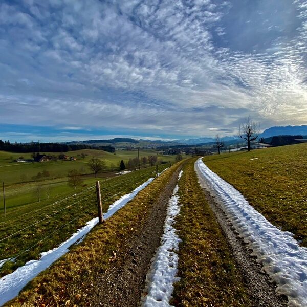 Der Weg liegt vor uns und ein staunender Blick in die Ferne!