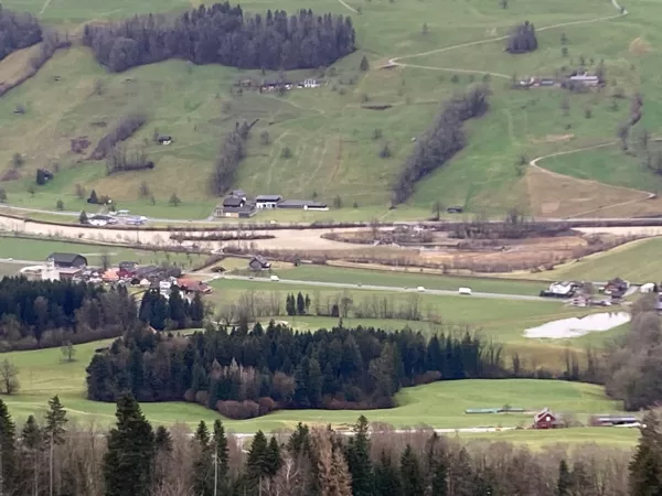 Blick auf die stark wasserführende Emme