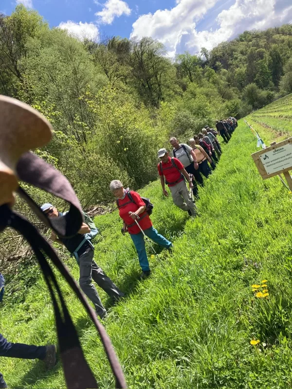 im Schnellschritt zum Mittags-Rastplatz
