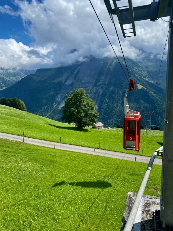 Ratzi 1510 m.ü.M., Seilbahn nach Spiringen