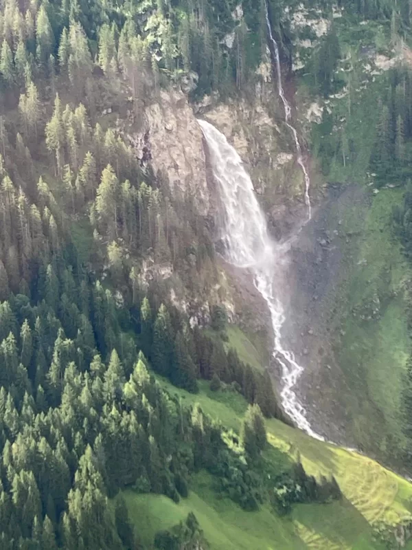 sprudelnder Stäuber-Wasserfall