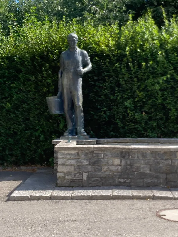 Bronce Statue