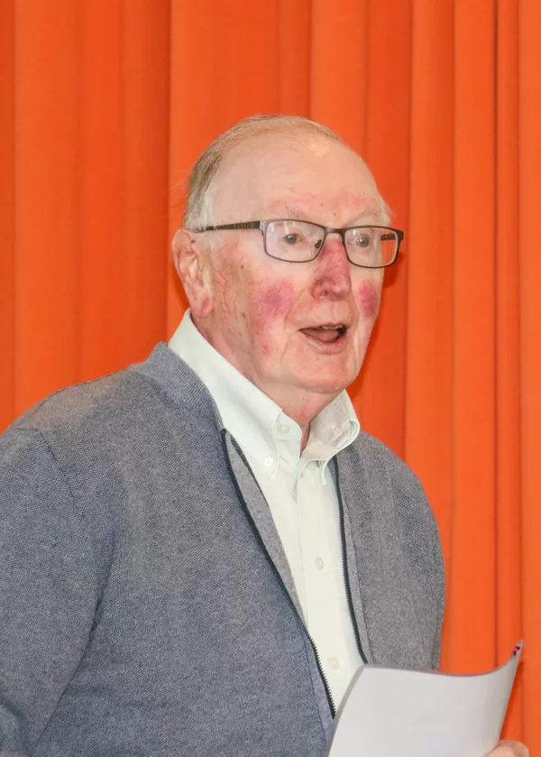 Paul liest den 30-Jahres-Rückblick