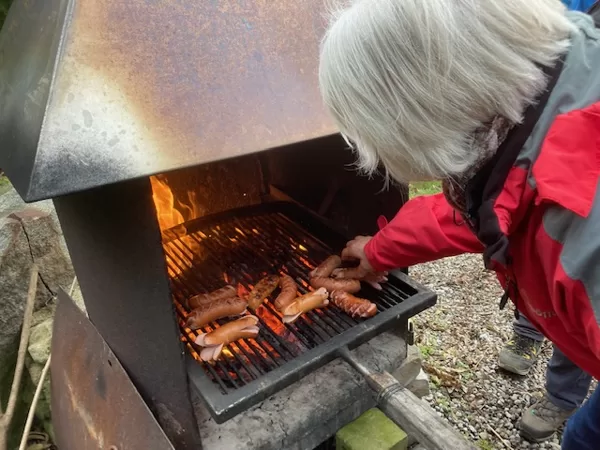der Grill wird beladen