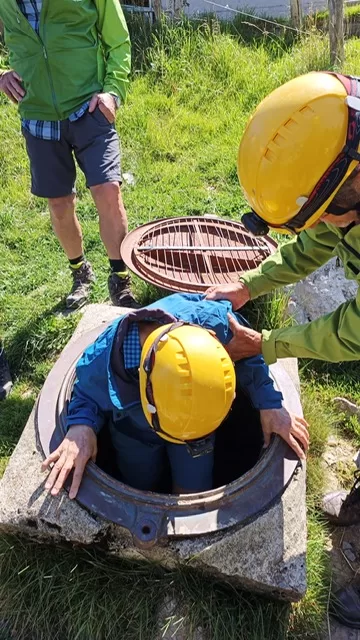 Einstieg, 8 m die Leiter hinunter