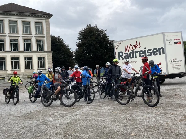 Gruppe 1 ist startbereit in Einsiedeln